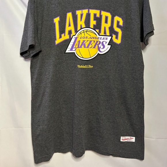 Mitchell and Ness L.A. Lakers Medium Shirt - Picture 2 of 5
